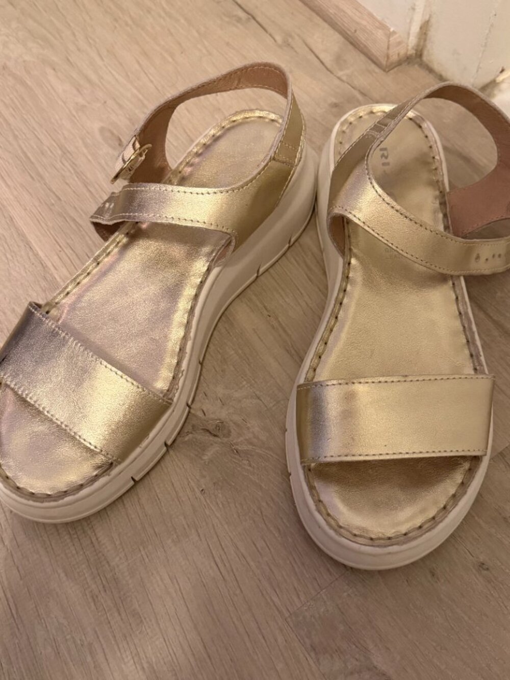 Rizzoli Genuine Leather Metallic Gold Platform Sandals Comfort Chunky Sandals 38 - Picture 3 of 9